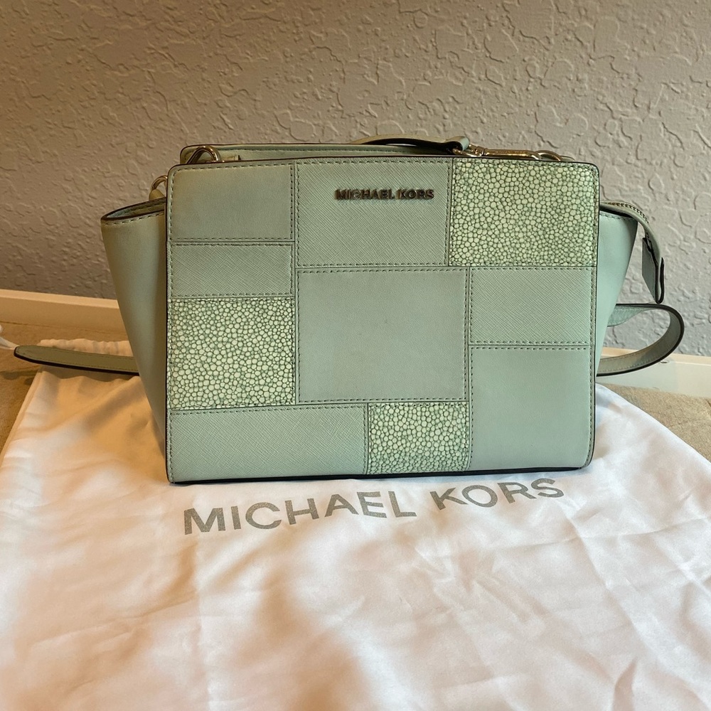 Michael Kors crossbody bag😍👜